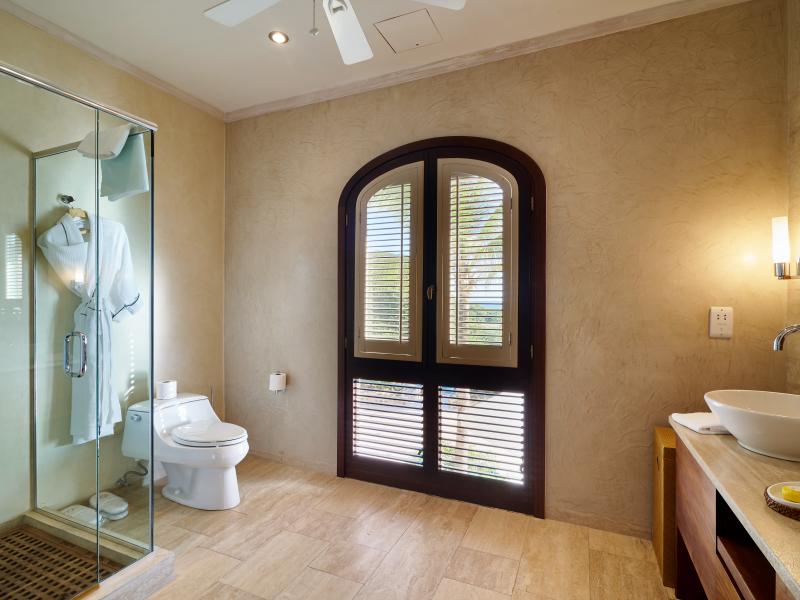 Big Blue Ocean Villa , Charlstown  